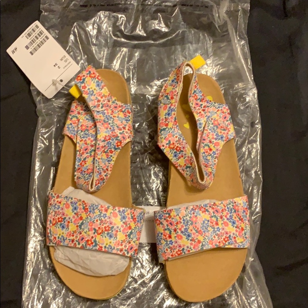 Girl’s sandals